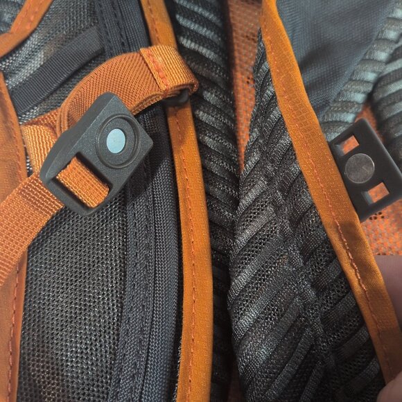 Osprey 3L Katari 3 NEW Grey Orange Sunset Hydration Pack 2.5L Bladder Backpack - Picture 10 of 16